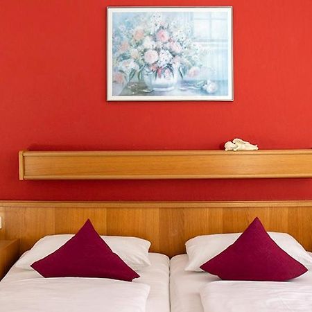 Hotel Garni Zum Hirschen Ипхофен Экстерьер фото