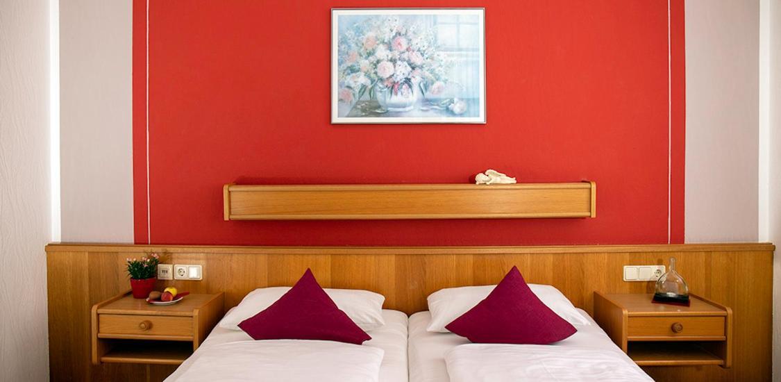 Hotel Garni Zum Hirschen Ипхофен Экстерьер фото