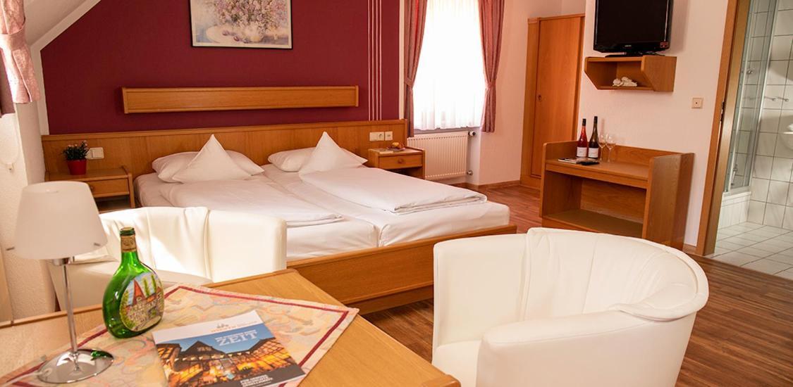 Hotel Garni Zum Hirschen Ипхофен Экстерьер фото
